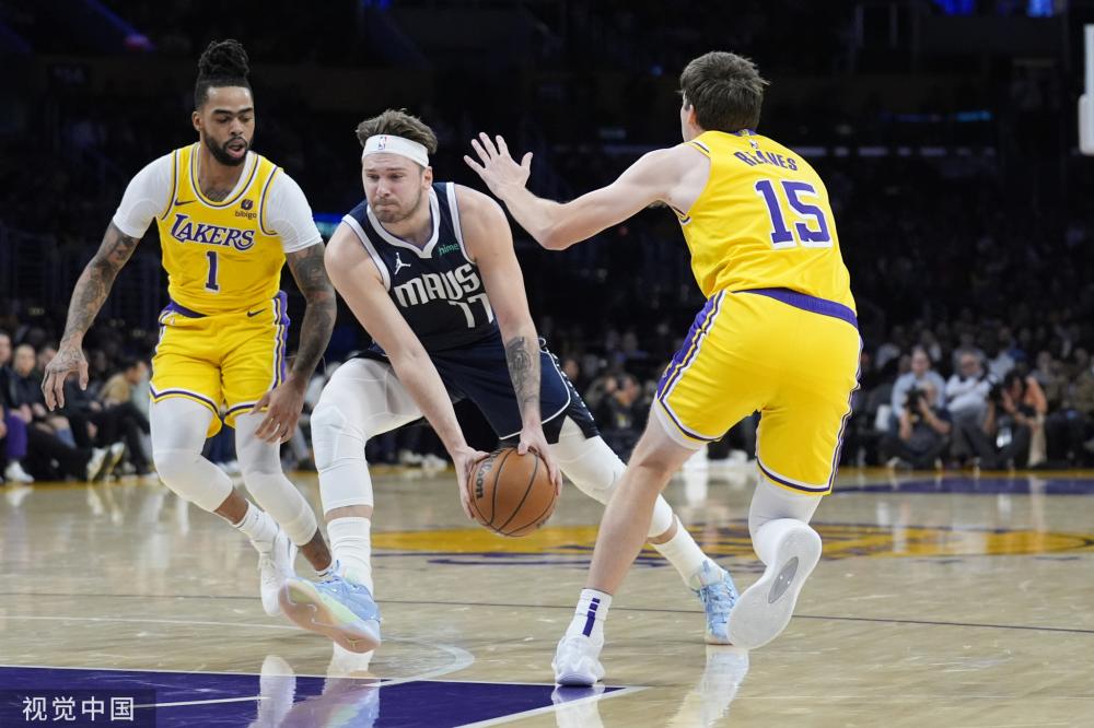 更是对他高 更是对他高